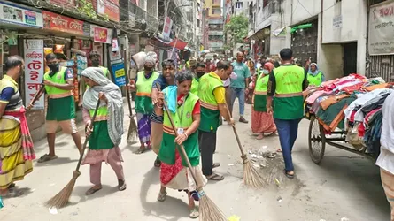 ডিএসসিসি’র ৭৫টি ওয়ার্ডে একযোগে ‘ক্লিনিং ডে’ পালন ও ব্যতিক্রমী বর্জ্য শোভাযাত্রা