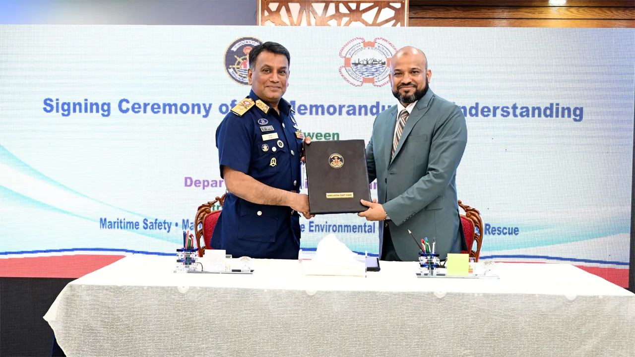 কোস্ট গার্ড ও নৌপরিবহন অধিদফতরের মধ্যে সমঝোতা স্মারক স্বাক্ষর