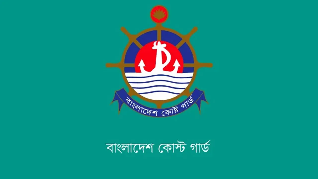 গভীর সমুদ্রে ভাসতে থাকা ফিশিং বোটসহ ১৪ জেলে উদ্ধার