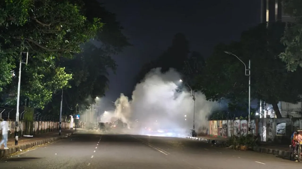 ঢাকা বিশ্ববিদ্যালয় এলাকায় তিন ককটেল বিস্ফোরণ