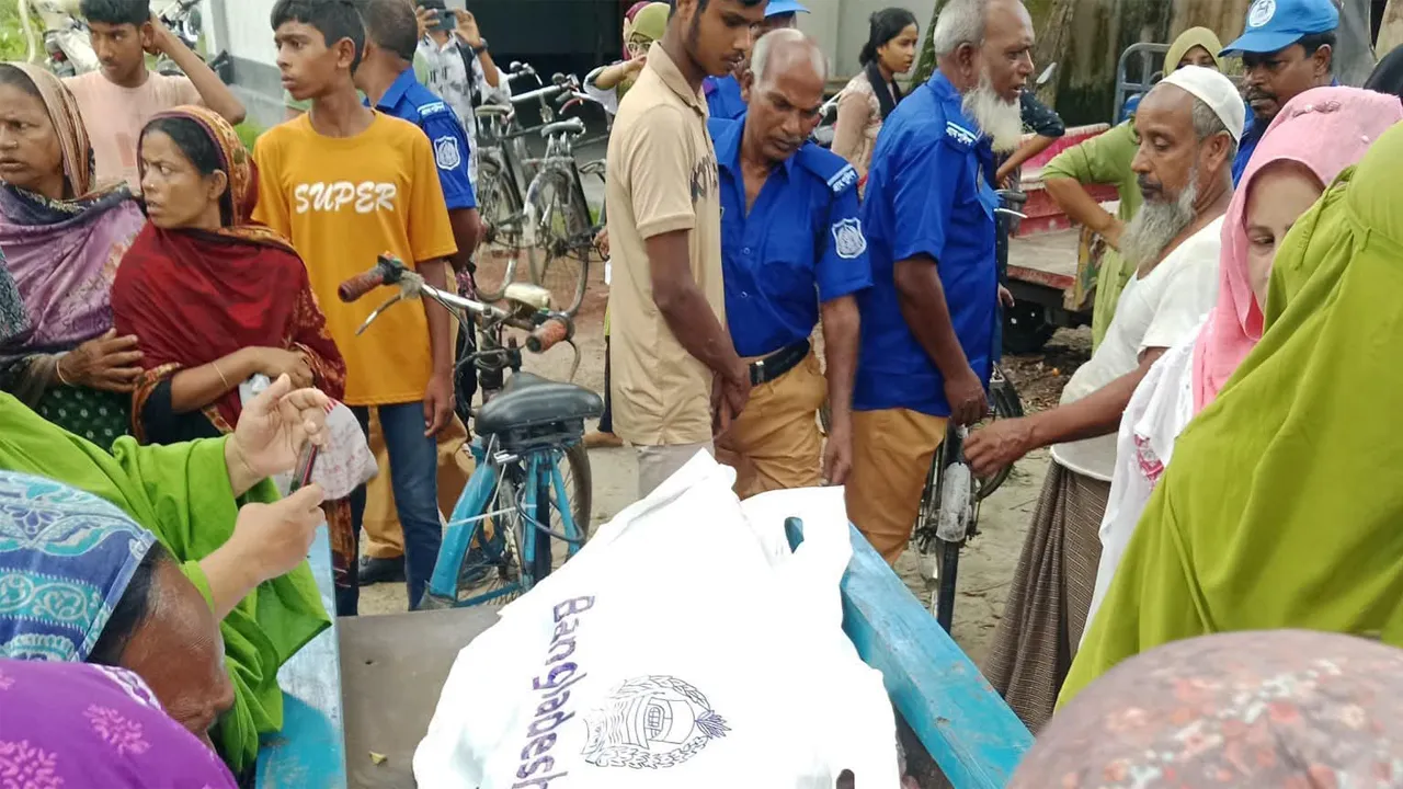 সাদুল্লাপুরে বাসের ধাক্কায় কলেজের হিসাবরক্ষক নিহত