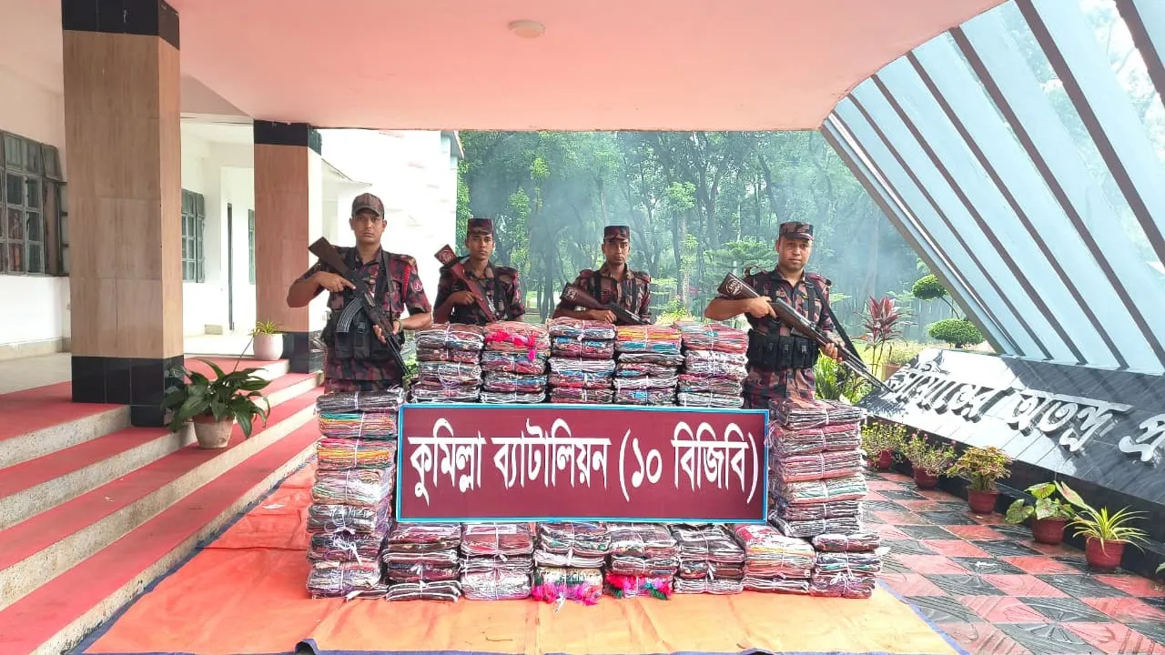 কুমিল্লায় বিজিবির অভিযানে ৩৩ লাখ ৯০ হাজার টাকার ভারতীয় শাড়ি জব্দ