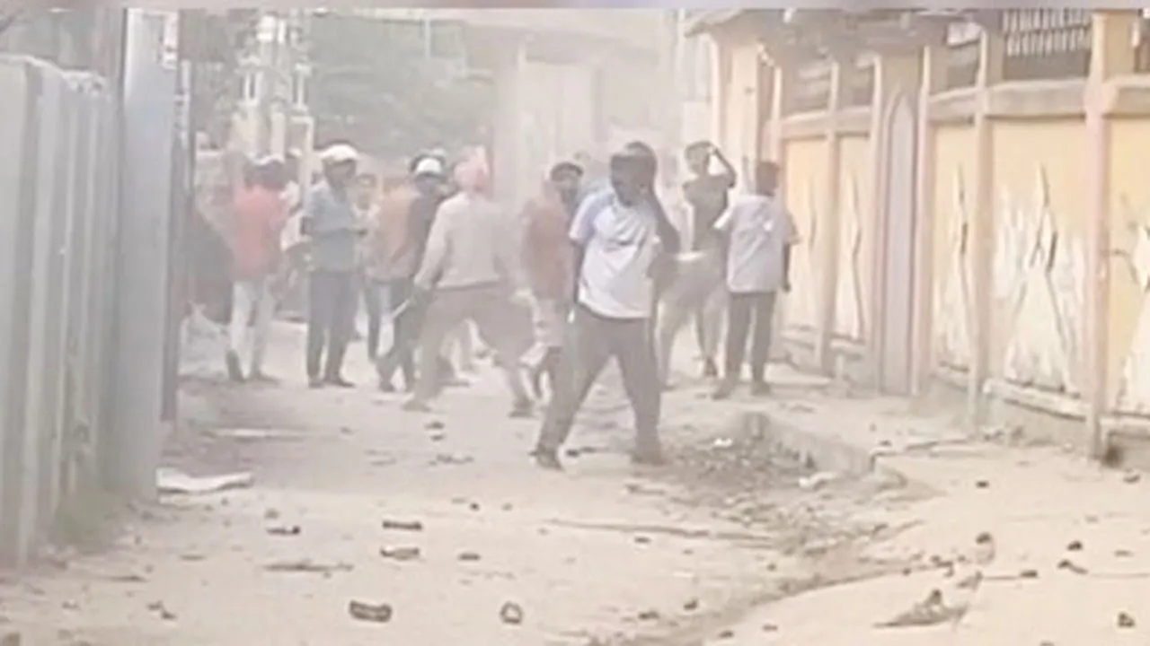 কুমিল্লায় ‍দুই গ্রুপের ৩ দিন ধরে সংঘর্ষ, আহত ৩০