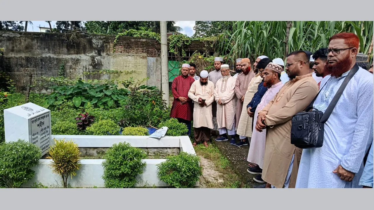কুমিল্লায় জুলাই শহীদ মাসুম মিয়ার কবর জিয়ারত করলেন জামায়াত নেতৃবৃন্দ