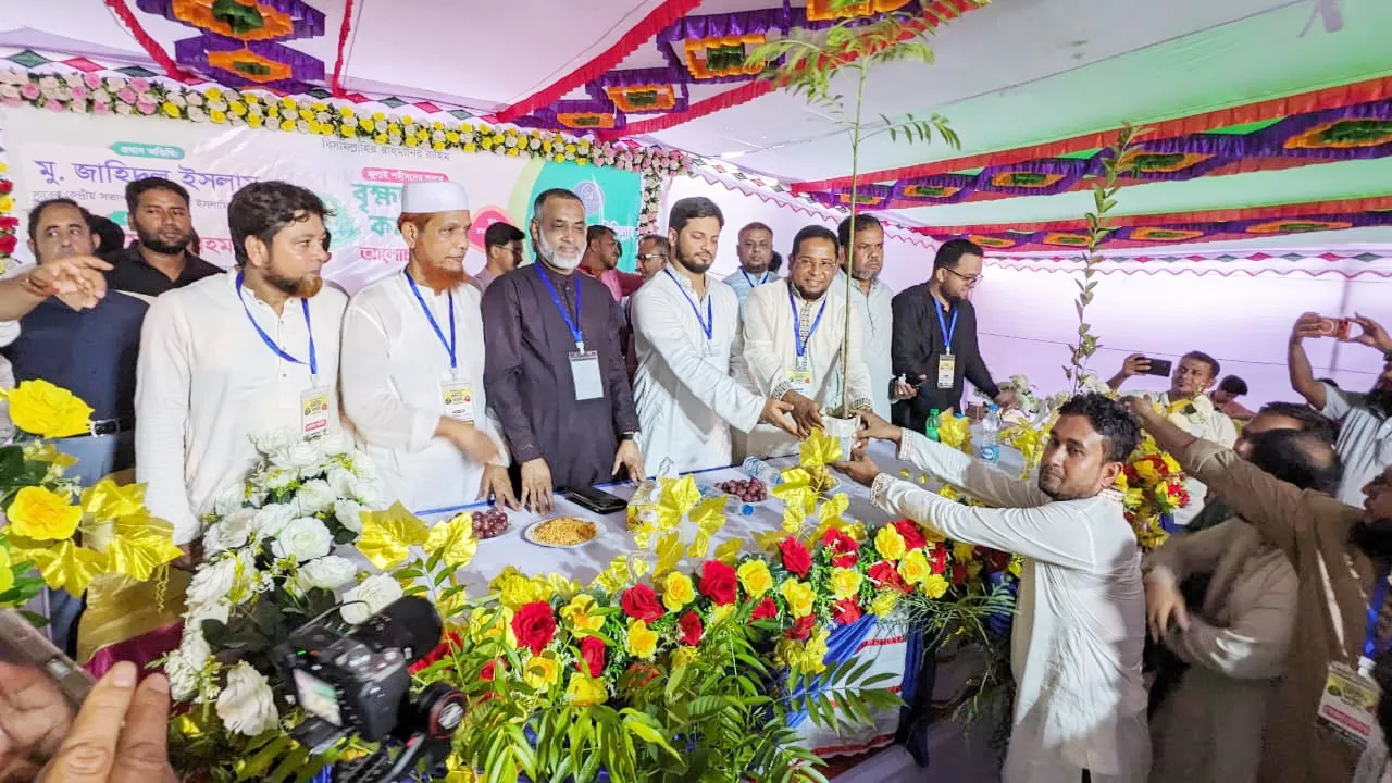 চৌদ্দগ্রামে জুলাই শহীদদের স্মরণে আলোচনা সভা ও বৃক্ষরোপণ