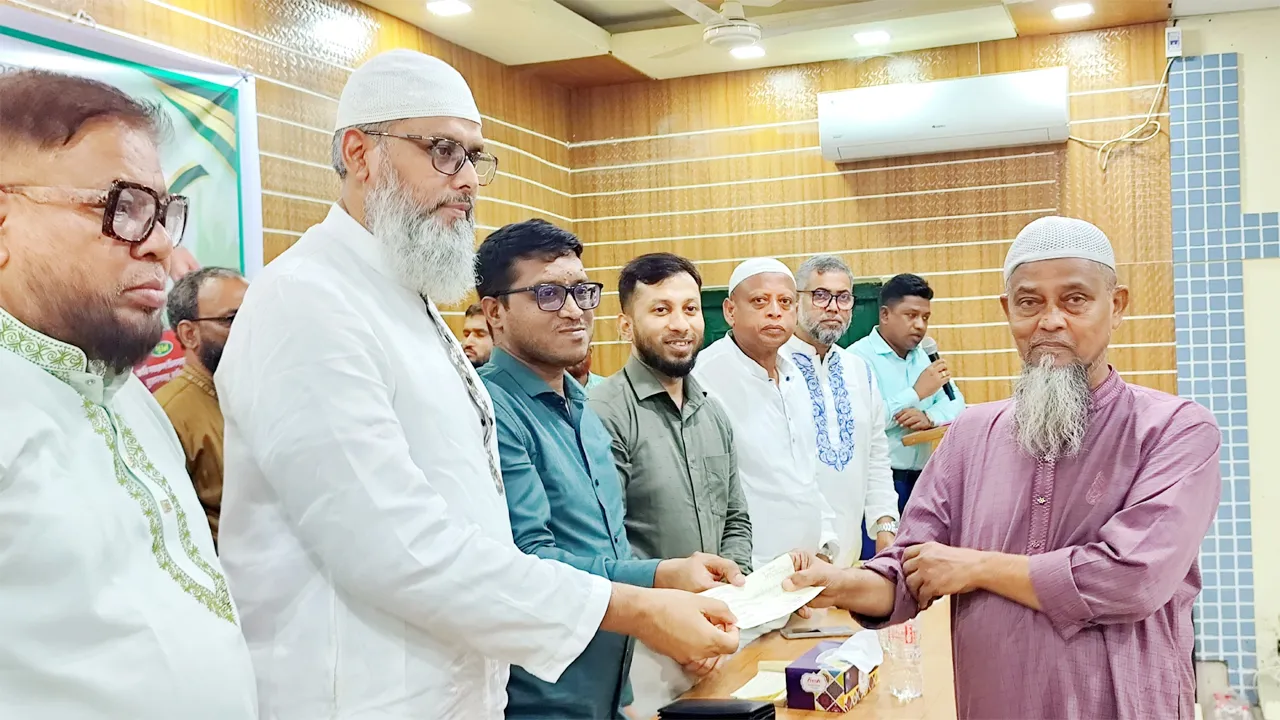 মুরাদনগরে ৪৭ ব্যক্তি-প্রতিষ্ঠানের মাঝে ধর্মমন্ত্রীর আর্থিক সহায়তা প্রদান