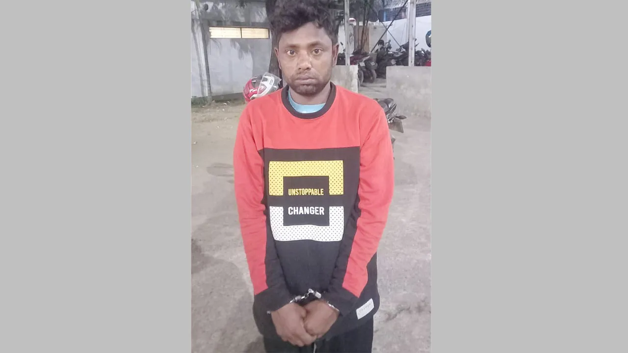 বুড়িচংয়ে নেশার টাকা না পেয়ে স্ত্রীকে হত্যা, ঘাতক স্বামী গ্রেফতার