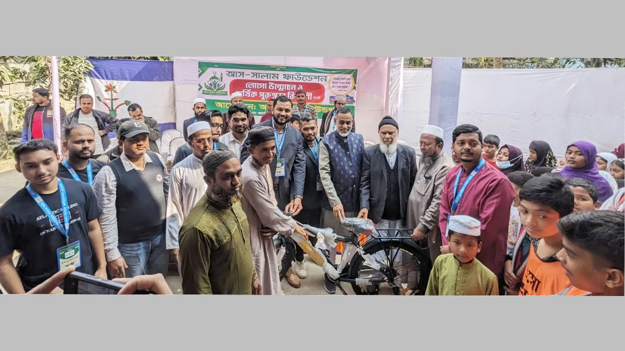 চৌদ্দগ্রামে নিয়মিত নামাজ ও রচনা প্রতিযোগিতায় পুরস্কার পেল শতাধিক শিক্ষার্থী