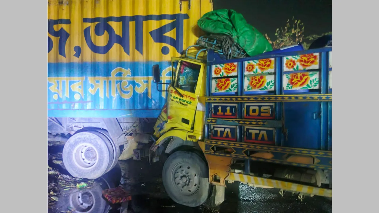 কুমিল্লায় পৃথক সড়ক দুর্ঘটনায় স্কুলছাত্রসহ নিহত ৭