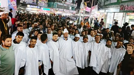 কাফনের কাপড় পরে ‎মনোনয়ন দাবিতে নাঙ্গলকোটে বিএনপি নেতাকর্মীদের বিক্ষোভ