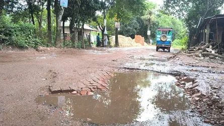 কুমিল্লা-বাগড়া সড়কের বেহাল দশায় চরম দুর্ভোগে ৪ উপজেলার মানুষ
