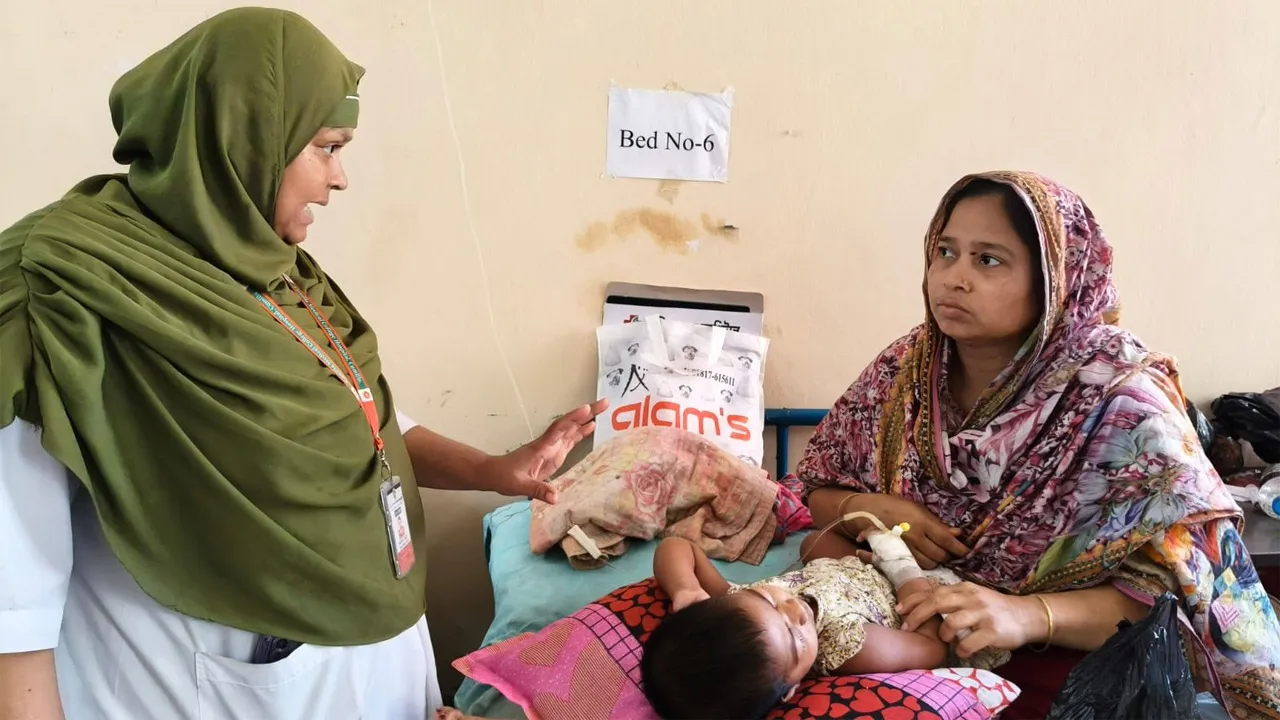 কুমিল্লা মেডিক্যাল কলেজ হাসপাতালে শয্যাসঙ্কট, মেঝেতেই চলছে চিকিৎসা