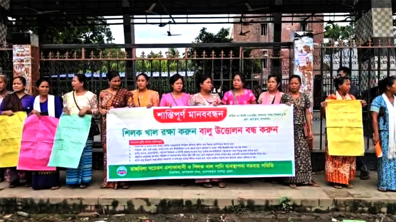 বান্দরবানে শিলক খাল রক্ষার দাবিতে মানববন্ধন