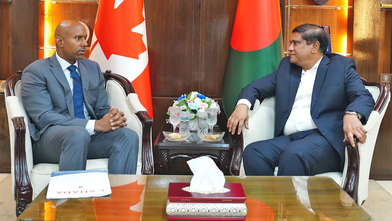 প্রতিরক্ষা উপদেষ্টার সাথে কানাডার হাইকমিশনারের সৌজন্য সাক্ষাৎ
