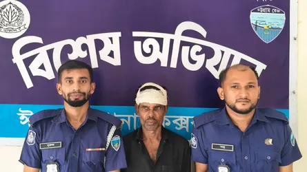 ছুরিকাআহত হয়েও ডাকাতকে ছাড়েননি যুবক, দিলেন পুলিশে