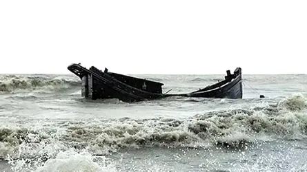 মহেশখালীতে ফিশিং ট্রলার ডুবি : ২ জেলের লাশ উদ্ধার, নিখোঁজ ২