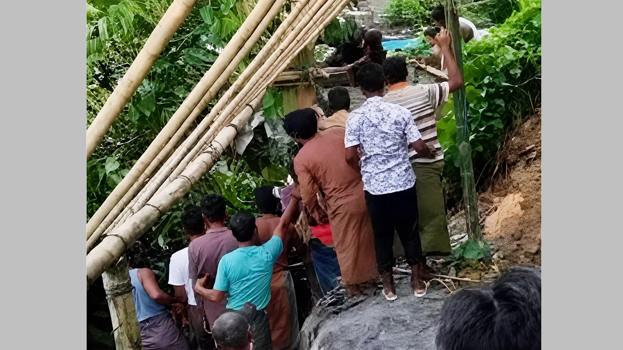উখিয়ার রোহিঙ্গা ক্যাম্পে আবারো পাহাড়ধস, তরুণীর মৃত্যু