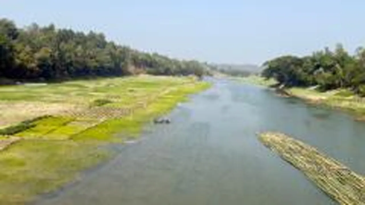 মাতামুহুরী নদীতে নাব্যতা সঙ্কট, বাড়ছে বন্যা ও নদীভাঙনের ঝুঁকি