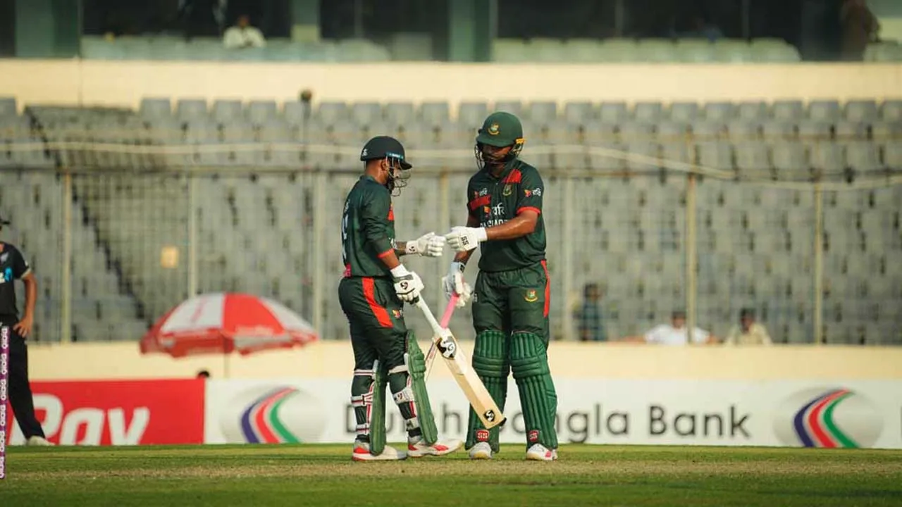 ফিফটি করে ফিরলেন সাইফ, হাল ধরে আছেন লিটন