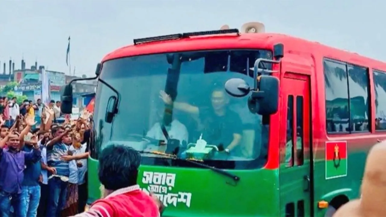 ভাঙ্গায় প্রধানমন্ত্রীর সফরে শুভেচ্ছা জানাতে জনতার ঢল