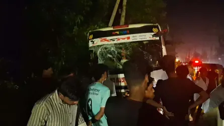 চট্টগ্রামে বাস-লেগুনা সংঘর্ষে নিহত ৩, আহত ২০