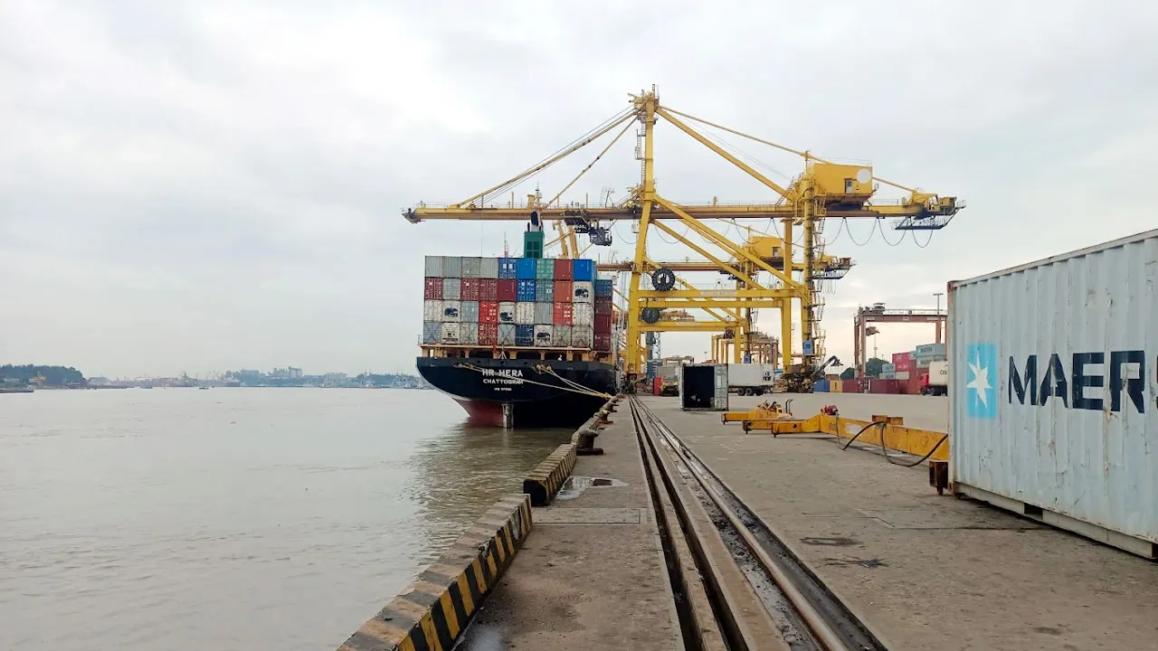 এনসিটি ইস্যুতে চট্টগ্রাম বন্দরে অচলাবস্থা : ৪ কর্মচারীকে বদলি