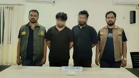 চট্টগ্রামে ১৭ লাখ টাকার ক্রিস্টাল আইসসহ গ্রেফতার ২