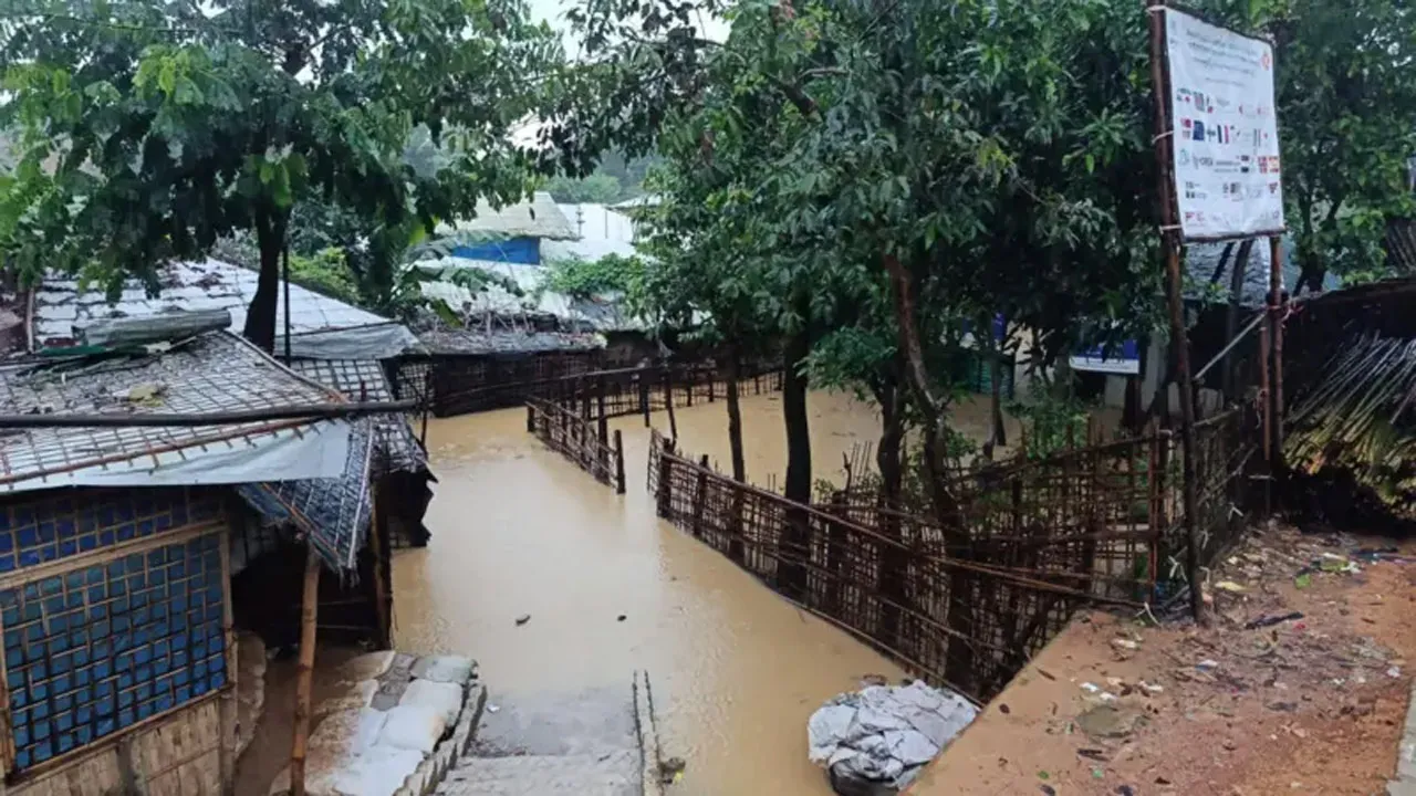 চট্টগ্রামে অতিভারী বৃষ্টি থাকতে পারে আরো ৪-৫ দিন, পাহড়ধসের শঙ্কা