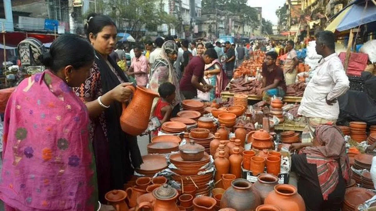 চট্টগ্রামে জব্বারের বলীখেলা ঘিরে দুই কিলোমিটার জুড়ে বসেছে বৈশাখী মেলা