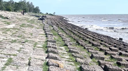টেকসই হচ্ছে না নদী ও সাগরের প্রতিরক্ষা বাঁধ, হাজার কোটি টাকার ক্ষতি