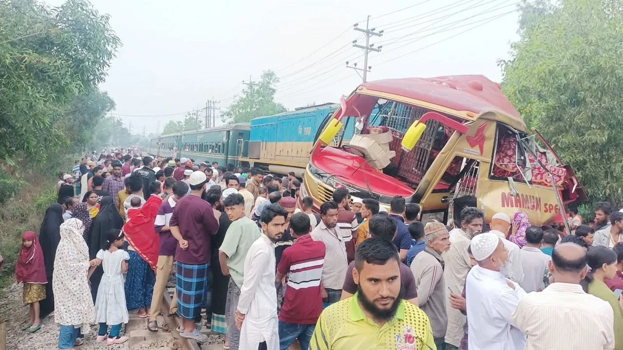 ঈদের পর দিন সড়কে ঝরল ২৭ প্রাণ