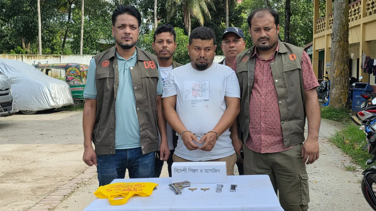 কুমিল্লায় স্কুলছাত্র ইথানকে গুলির ঘটনায় অস্ত্রসহ সন্ত্রাসী গ্রেফতার