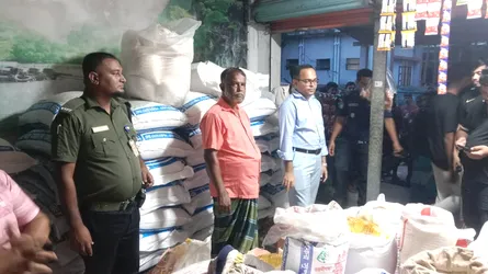 কুমিল্লায় দোকান থেকে টিসিবির ১৪০০ লিটার তেল জব্দ