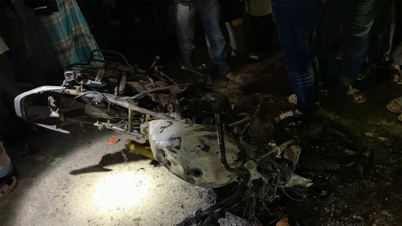 চৌদ্দগ্রামে তুচ্ছ ঘটনাকে কেন্দ্র করে মহাসড়ক অবরোধ, ভাংচুর-লুটপাট