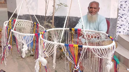 মুরাদনগরে নারীদের হাতে তৈরি দোলনা শিল্পে বিপ্লব