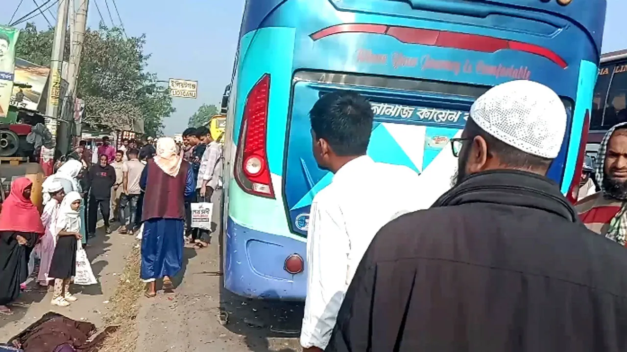 কুমিল্লায় বাস চাপায় নারী ও শিশু নিহত