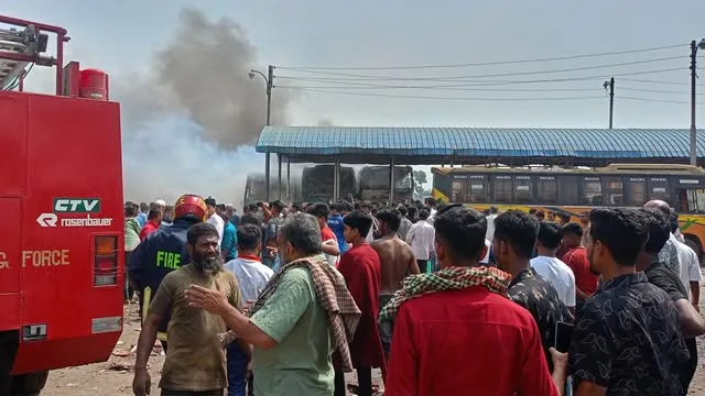 কুমিল্লা বাসস্ট্যান্ডে দাঁড়িয়ে থাকা ৩ বাসে আগুন