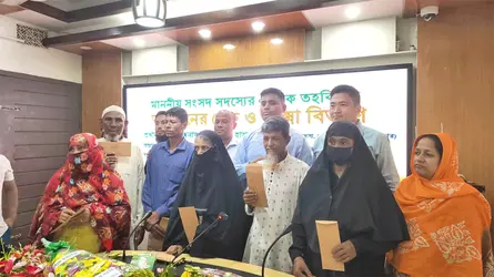হাসনাত আবদুল্লাহর ঐচ্ছিক তহবিলের অনুদানে চেক ও ইজিবাইক বিতরণ