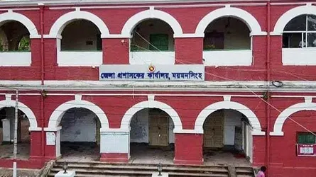 ময়মনসিংহ ডিসি অফিসে বিএনপির ২ নেতার মারামারি, কর্মচারী আহত
