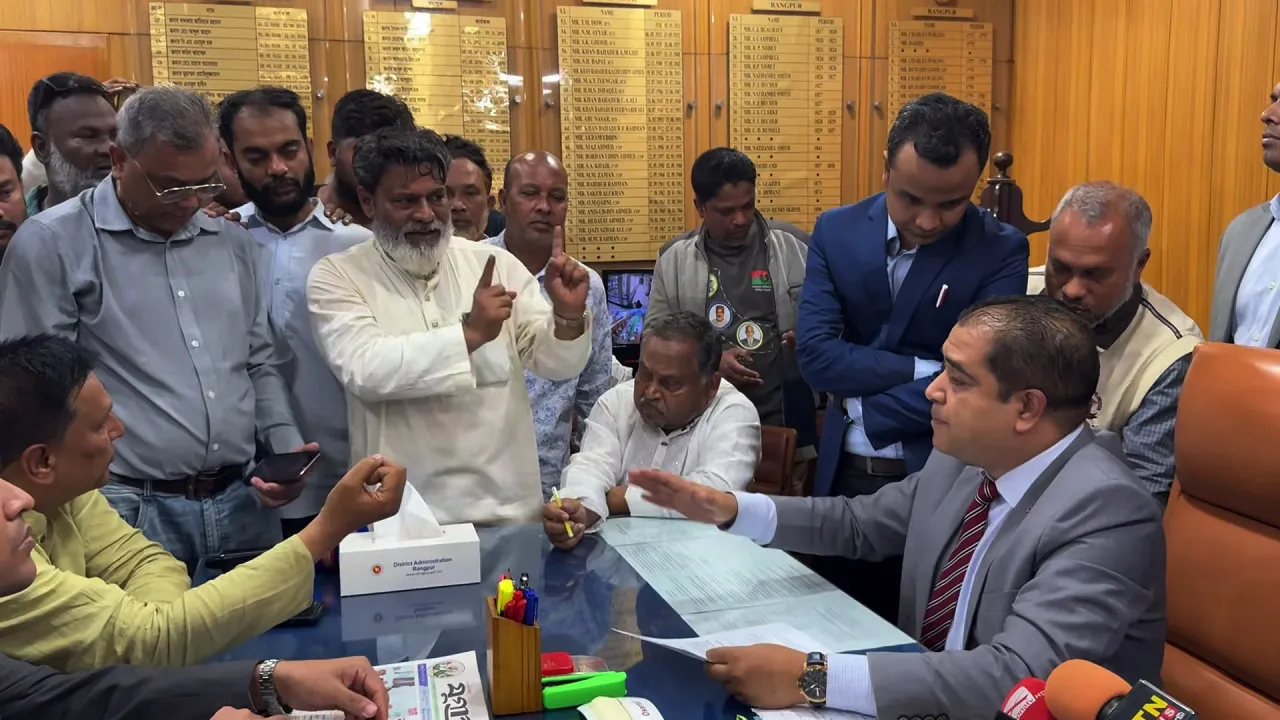 রংপুরের ডিসিকে আঙ্গুল উচিয়ে শাসালেন বিএনপির পরাজিত প্রার্থী এমদাদুল হক ভরসা