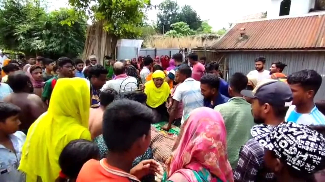 দামুড়হুদায় ছাদ থেকে পড়ে বিদ্যুতের তারে স্পৃষ্টে শিশুর মৃত্যু
