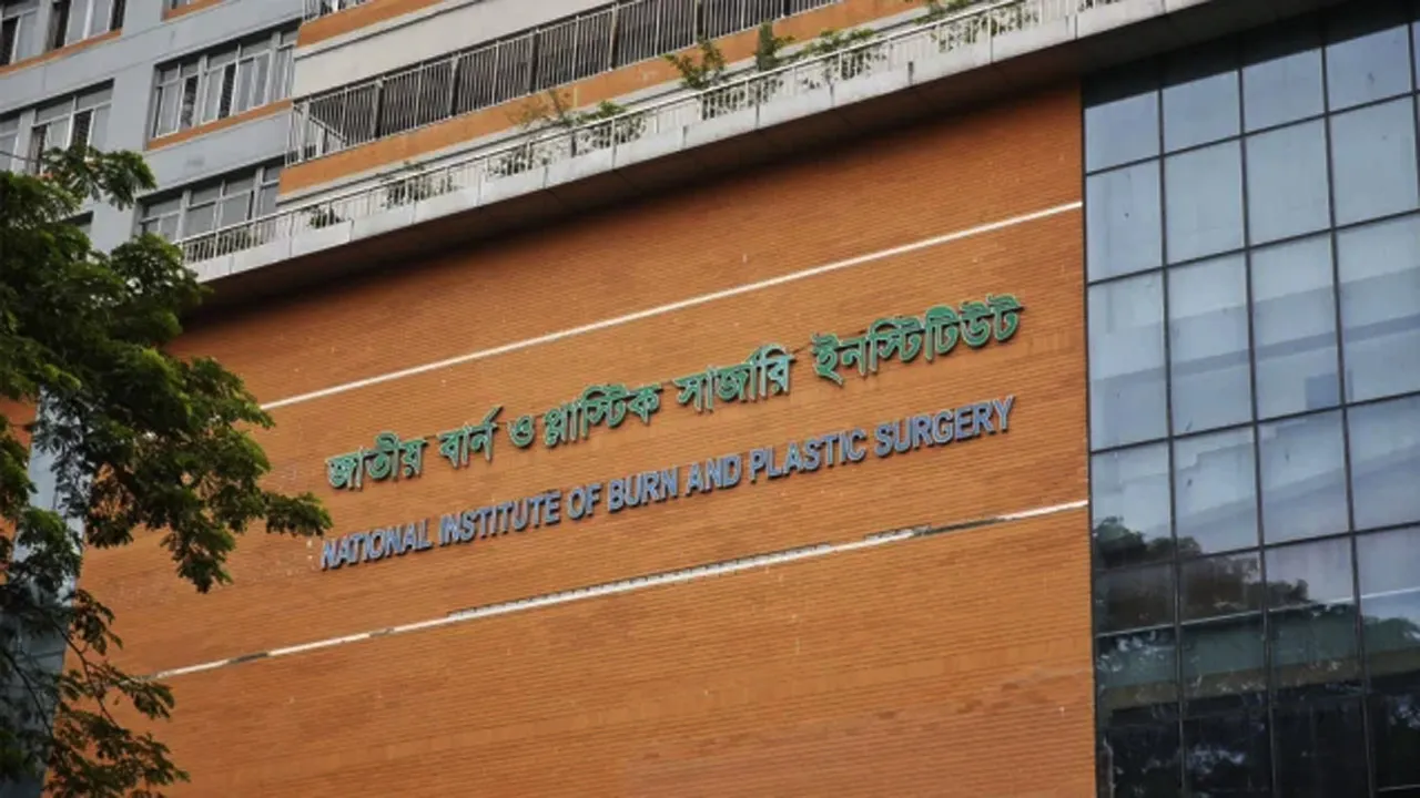 মানিকগঞ্জে বিদ্যুতের তারের আগুন থেকে একই পরিবারের ৪জন দগ্ধ