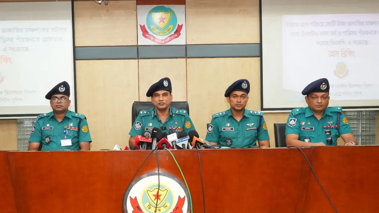 র‌্যাব পরিচয়ে নগদের কোটি টাকা ডাকাতির ঘটনায় ৫ জন গ্রেফতার