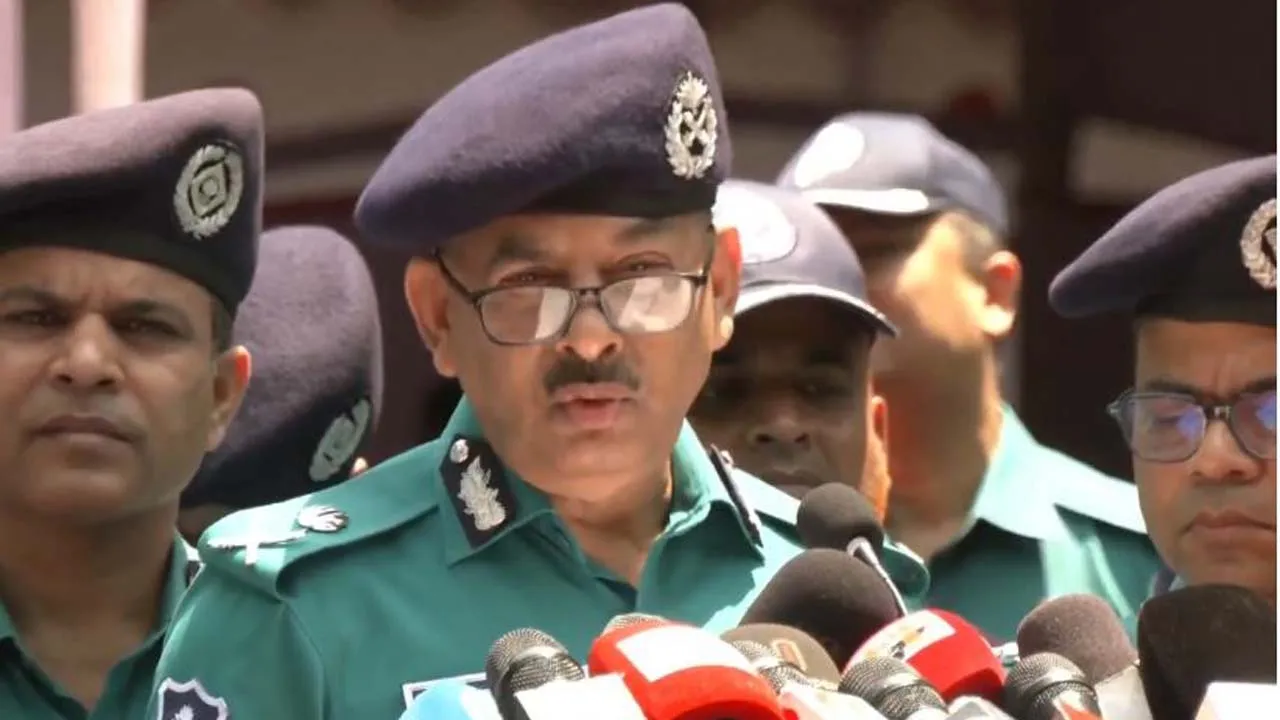 শোভাযাত্রার আগেই মোটিফে আগুন দেয়া দুষ্কৃতকারীরা গ্রেফতার হবে