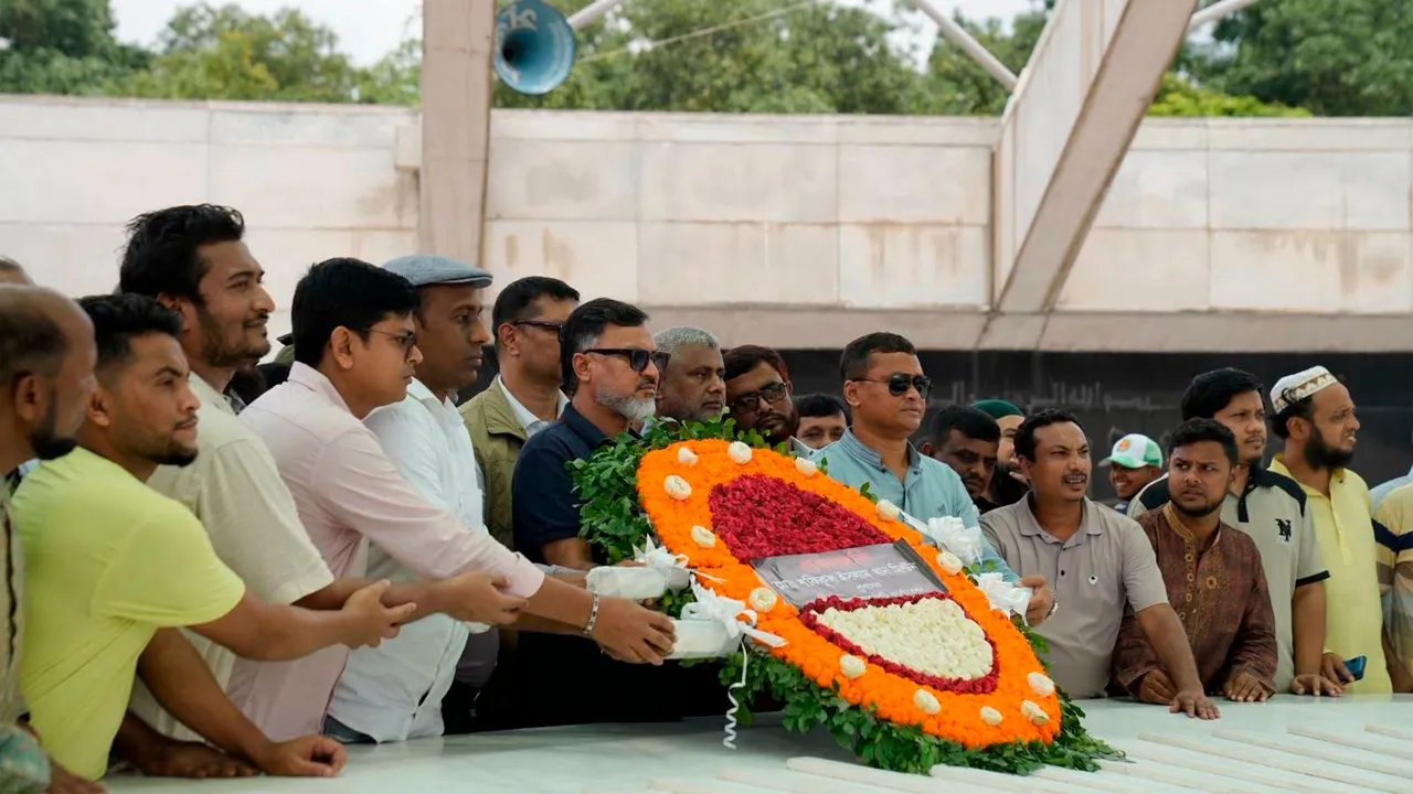খালেদা জিয়ার কবরে ডিএনসিসি প্রশাসকের শ্রদ্ধা