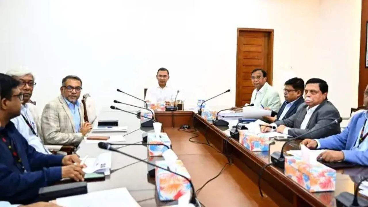 প্রধানমন্ত্রীর সভাপতিত্বে ডিএসসিসির সড়ক ব্যবস্থাপনা বিষয়ক সভা অনুষ্ঠিত