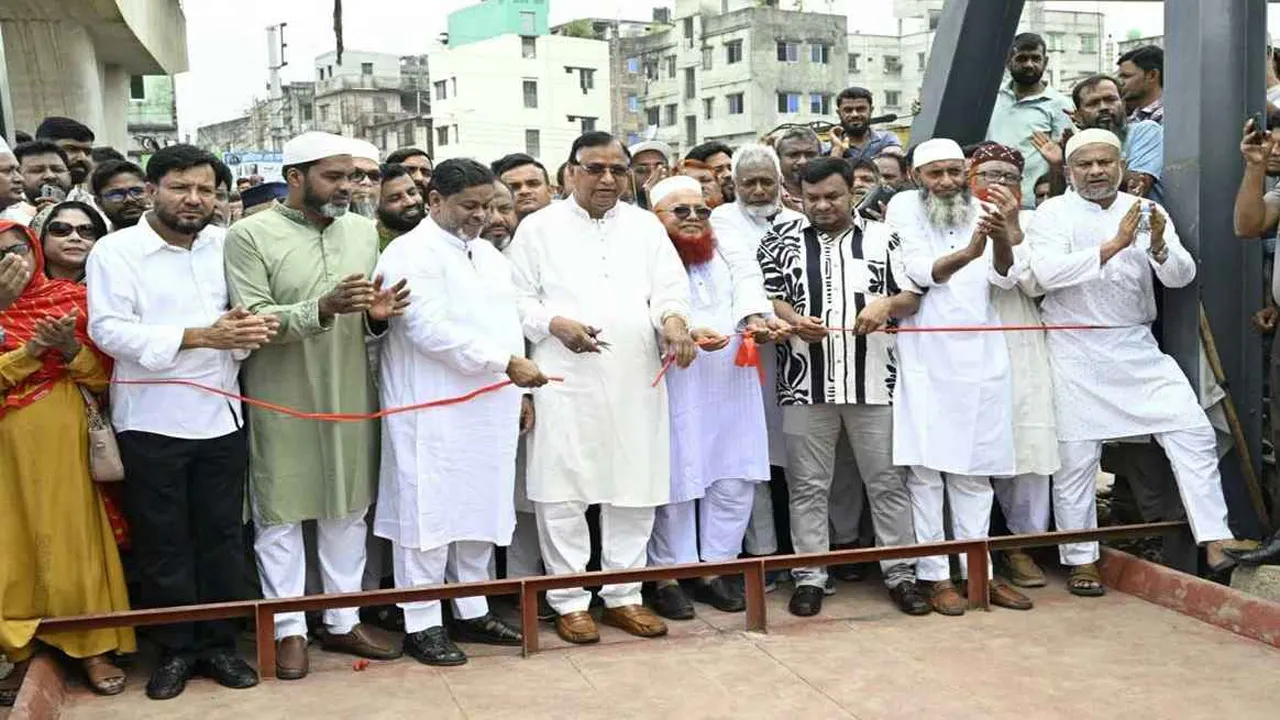 সংস্কার কাজ শেষ, পথচারীদের চলাচলের জন্য উন্মুক্ত কামরাঙ্গীরচর লোহার ব্রিজ