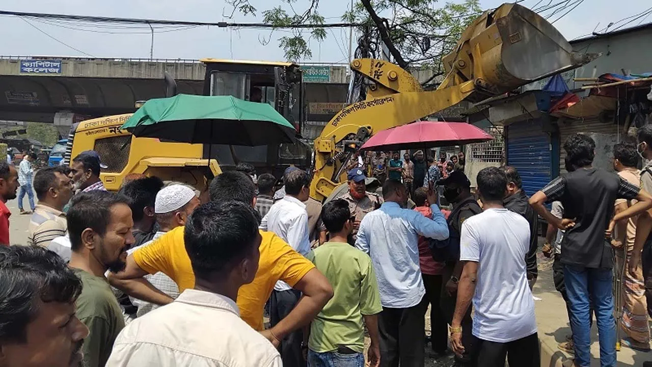 রাজধানীর সায়েদাবাদ ও মাওয়া রোডে অবৈধ বাস কাউন্টার উচ্ছেদ
