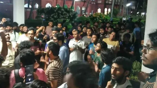 ঢাবিতে শিক্ষার্থী হেনস্তার অভিযোগে ফজলুল হক হলের প্রভোস্টের পদত্যাগ দাবি
