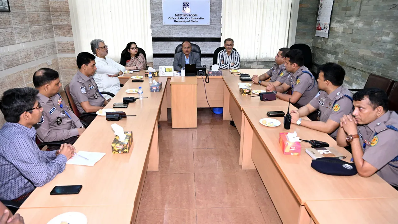 ঢাবি প্রশাসনের সাথে আইন-শৃঙ্খলা রক্ষাকারী বাহিনীর মতবিনিময়